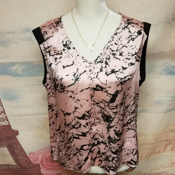 Vince Camuto petite sleevel… - Picture 2 of 7